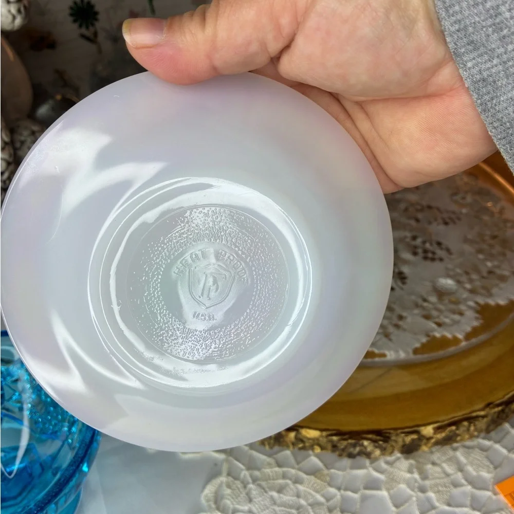Federal glass Iridescent cup n Saucer - Picture 5 of 10